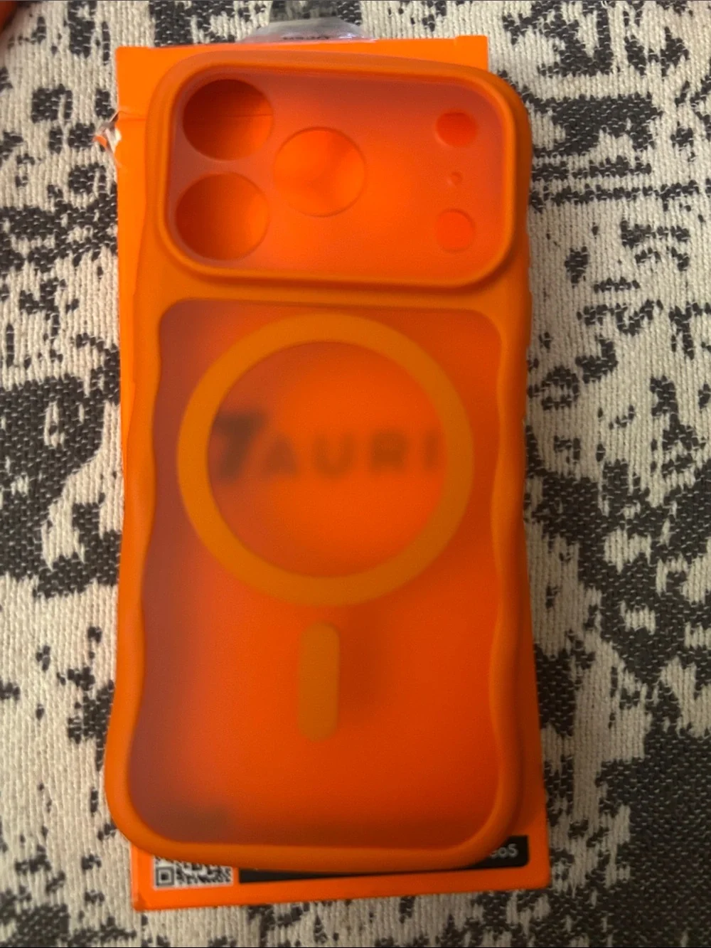 Magnetic iPhone 17 Pro matte Case - Orange Wavy Anti-Slip Translucent